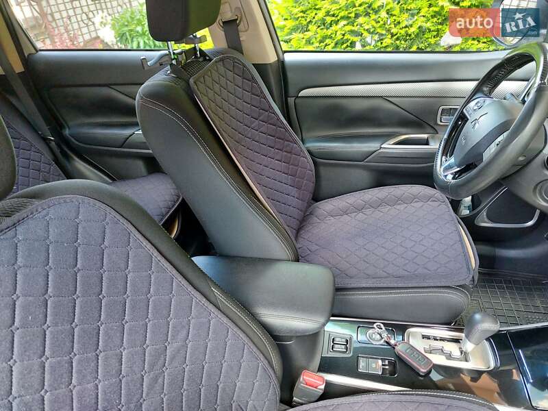 Позашляховик / Кросовер Mitsubishi Outlander 2016 в Івано-Франківську