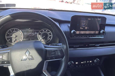 Внедорожник / Кроссовер Mitsubishi Outlander 2021 в 