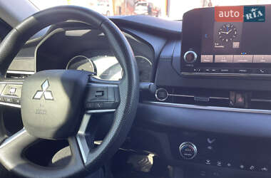 Внедорожник / Кроссовер Mitsubishi Outlander 2021 в 