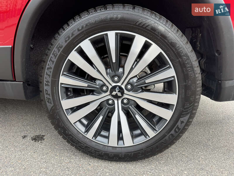 Внедорожник / Кроссовер Mitsubishi Outlander 2023 в Киеве