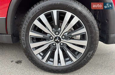 Внедорожник / Кроссовер Mitsubishi Outlander 2023 в 