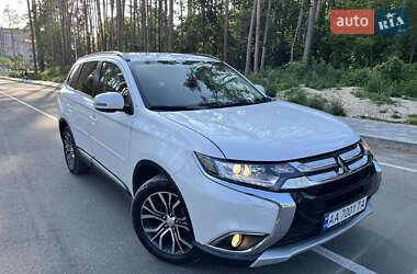 Внедорожник / Кроссовер Mitsubishi Outlander 2015 в Житомире