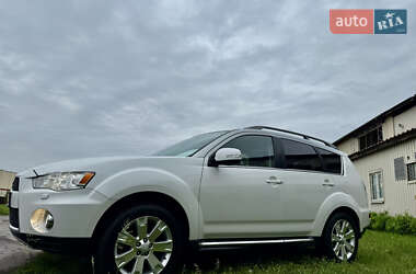 Внедорожник / Кроссовер Mitsubishi Outlander 2012 в 