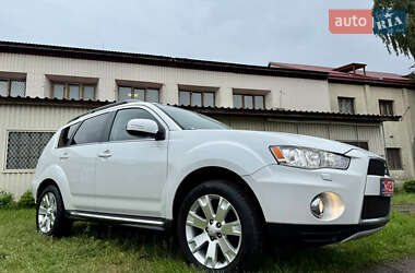 Внедорожник / Кроссовер Mitsubishi Outlander 2012 в 