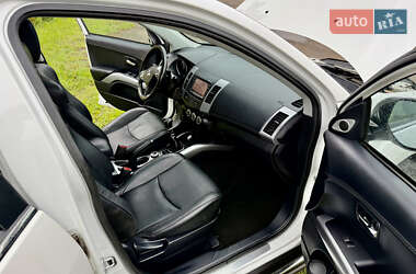Внедорожник / Кроссовер Mitsubishi Outlander 2012 в 