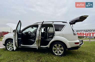 Внедорожник / Кроссовер Mitsubishi Outlander 2012 в 