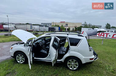 Внедорожник / Кроссовер Mitsubishi Outlander 2012 в 