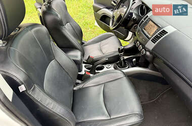 Внедорожник / Кроссовер Mitsubishi Outlander 2012 в 