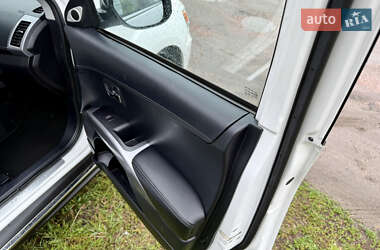 Внедорожник / Кроссовер Mitsubishi Outlander 2012 в 