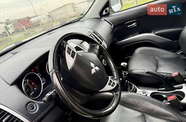 Внедорожник / Кроссовер Mitsubishi Outlander 2012 в 