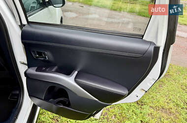 Внедорожник / Кроссовер Mitsubishi Outlander 2012 в 