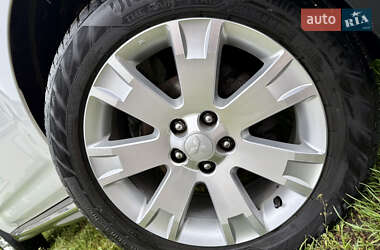 Внедорожник / Кроссовер Mitsubishi Outlander 2012 в 