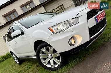 Внедорожник / Кроссовер Mitsubishi Outlander 2012 в 