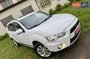 Внедорожник / Кроссовер Mitsubishi Outlander 2012 в 