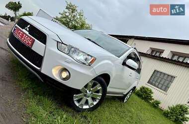 Внедорожник / Кроссовер Mitsubishi Outlander 2012 в 
