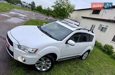 Внедорожник / Кроссовер Mitsubishi Outlander 2012 в 