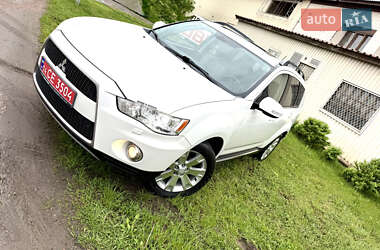 Внедорожник / Кроссовер Mitsubishi Outlander 2012 в 