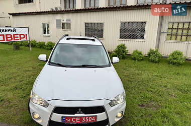 Внедорожник / Кроссовер Mitsubishi Outlander 2012 в 