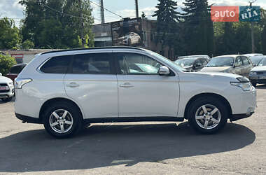 Внедорожник / Кроссовер Mitsubishi Outlander 2013 в 