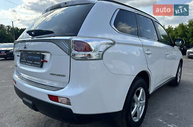 Внедорожник / Кроссовер Mitsubishi Outlander 2013 в 