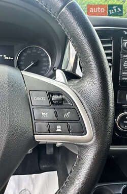 Внедорожник / Кроссовер Mitsubishi Outlander 2013 в 