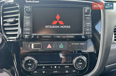 Внедорожник / Кроссовер Mitsubishi Outlander 2013 в 