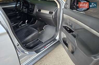Внедорожник / Кроссовер Mitsubishi Outlander 2015 в 