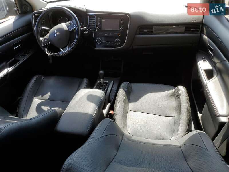 Внедорожник / Кроссовер Mitsubishi Outlander 2016 в Львове