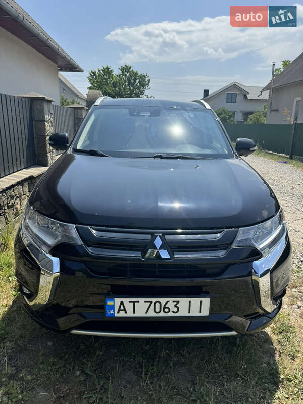 Внедорожник / Кроссовер Mitsubishi Outlander 2018 в 