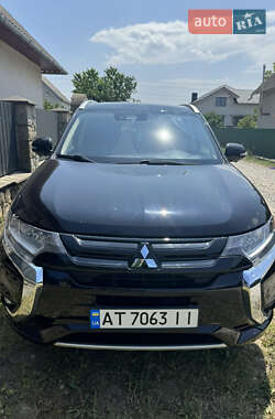 Внедорожник / Кроссовер Mitsubishi Outlander 2018 в 
