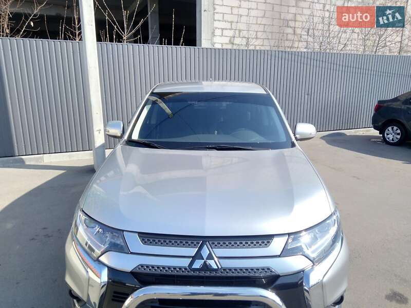 Позашляховик / Кросовер Mitsubishi Outlander 2020 в Дніпрі фото 3 Позашляховик / Кросовер Mitsubishi Outlander 2020 в Дніпрі