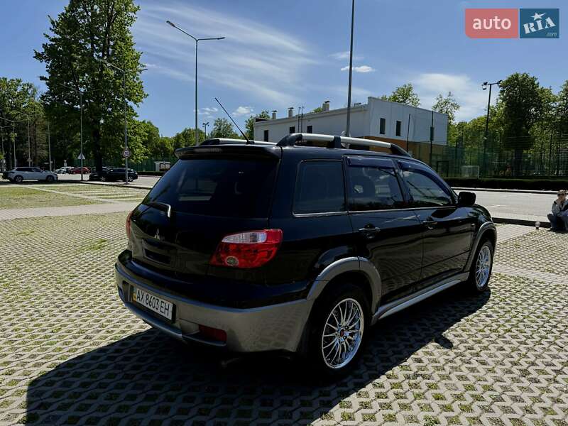 Позашляховик / Кросовер Mitsubishi Outlander 2005 в Харкові