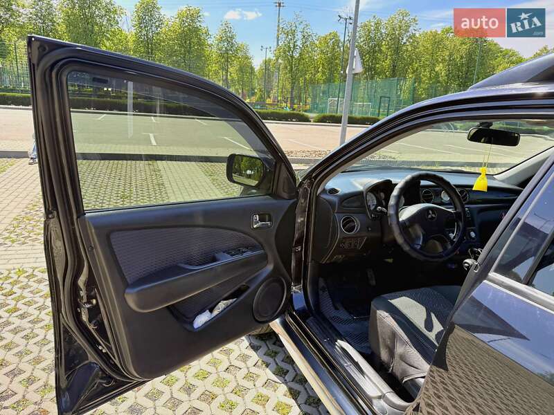 Позашляховик / Кросовер Mitsubishi Outlander 2005 в Харкові
