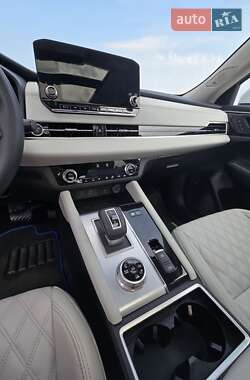 Позашляховик / Кросовер Mitsubishi Outlander 2023 в 