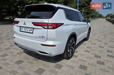 Позашляховик / Кросовер Mitsubishi Outlander 2023 в 