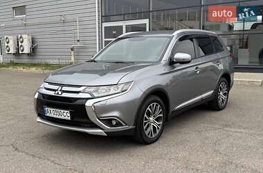 Внедорожник / Кроссовер Mitsubishi Outlander 2017 в 