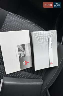 Внедорожник / Кроссовер Mitsubishi Outlander 2017 в 