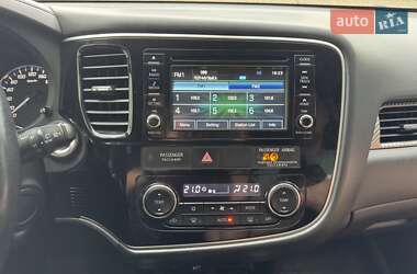 Внедорожник / Кроссовер Mitsubishi Outlander 2017 в 