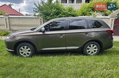 Внедорожник / Кроссовер Mitsubishi Outlander 2021 в 
