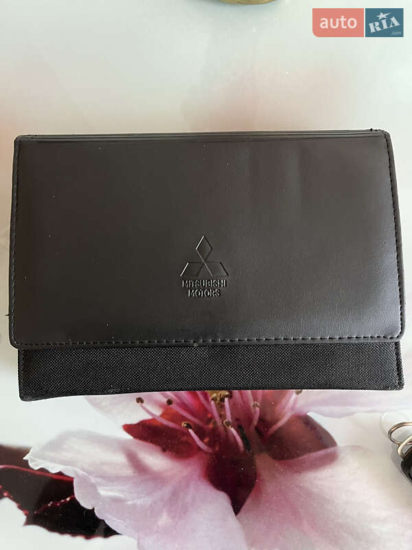 Позашляховик / Кросовер Mitsubishi Outlander 2011 в Окнах