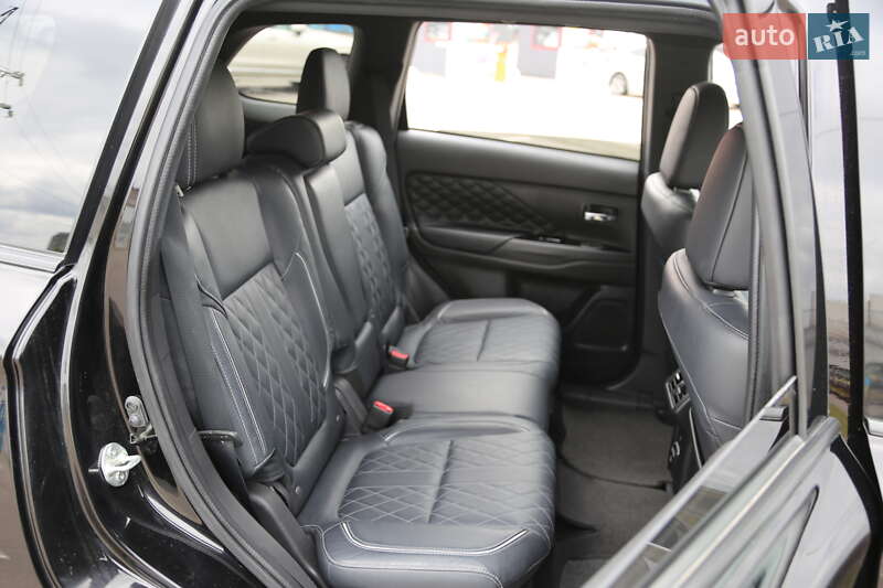 Внедорожник / Кроссовер Mitsubishi Outlander 2021 в Киеве
