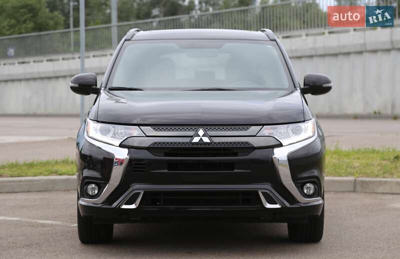 Внедорожник / Кроссовер Mitsubishi Outlander 2021 в Киеве