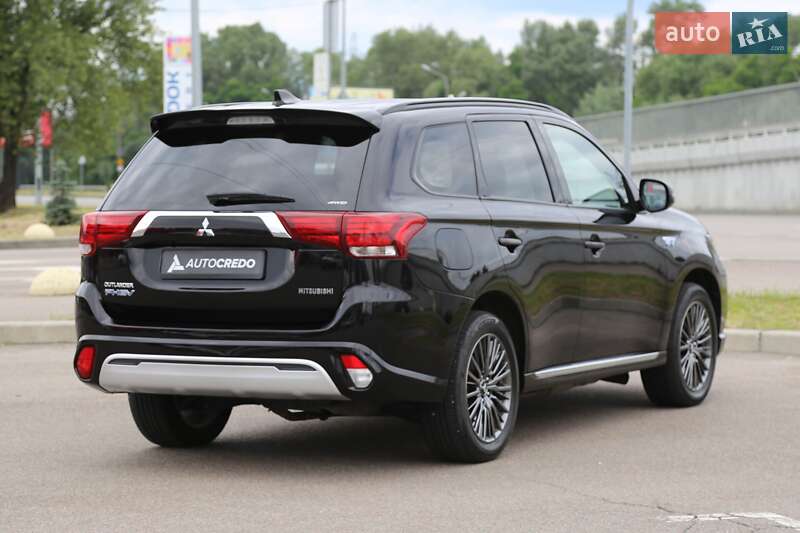 Внедорожник / Кроссовер Mitsubishi Outlander 2021 в Киеве