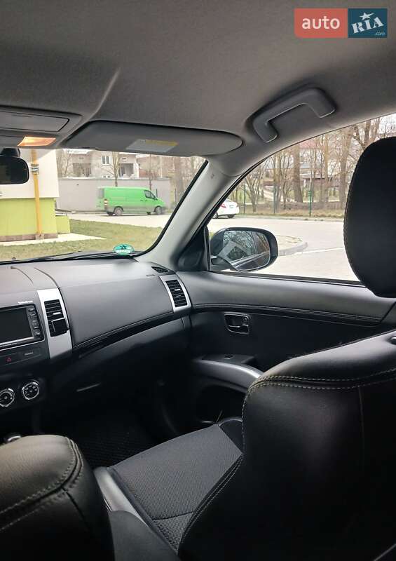 Внедорожник / Кроссовер Mitsubishi Outlander 2010 в Тернополе
