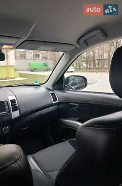 Внедорожник / Кроссовер Mitsubishi Outlander 2010 в 