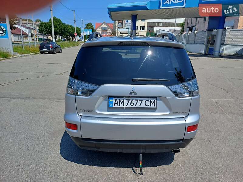 Позашляховик / Кросовер Mitsubishi Outlander 2010 в Житомирі