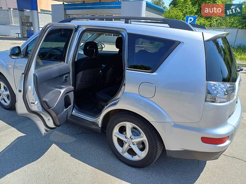 Позашляховик / Кросовер Mitsubishi Outlander 2010 в Житомирі