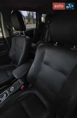 Внедорожник / Кроссовер Mitsubishi Outlander 2015 в 