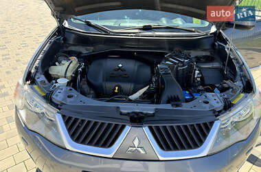 Внедорожник / Кроссовер Mitsubishi Outlander 2008 в 