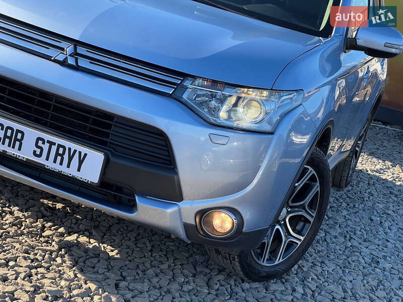 Позашляховик / Кросовер Mitsubishi Outlander 2014 в Стрию